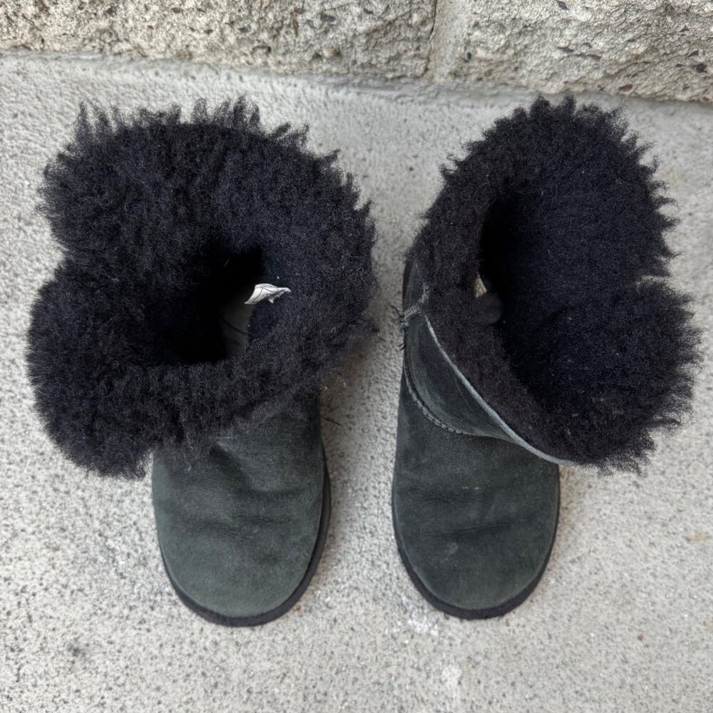 UGG AUSTRALIA Bailey Button II Boots Girls 12 Black Shearling Toddler Girl Boot - Picture 6 of 10